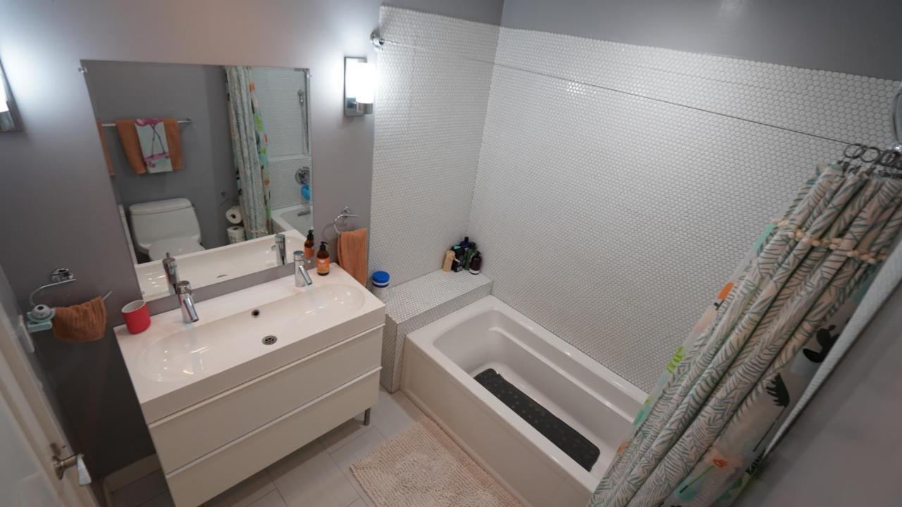 Holiday home Large House With Jacuzzi, Backyard, Sauna & Ping Pong