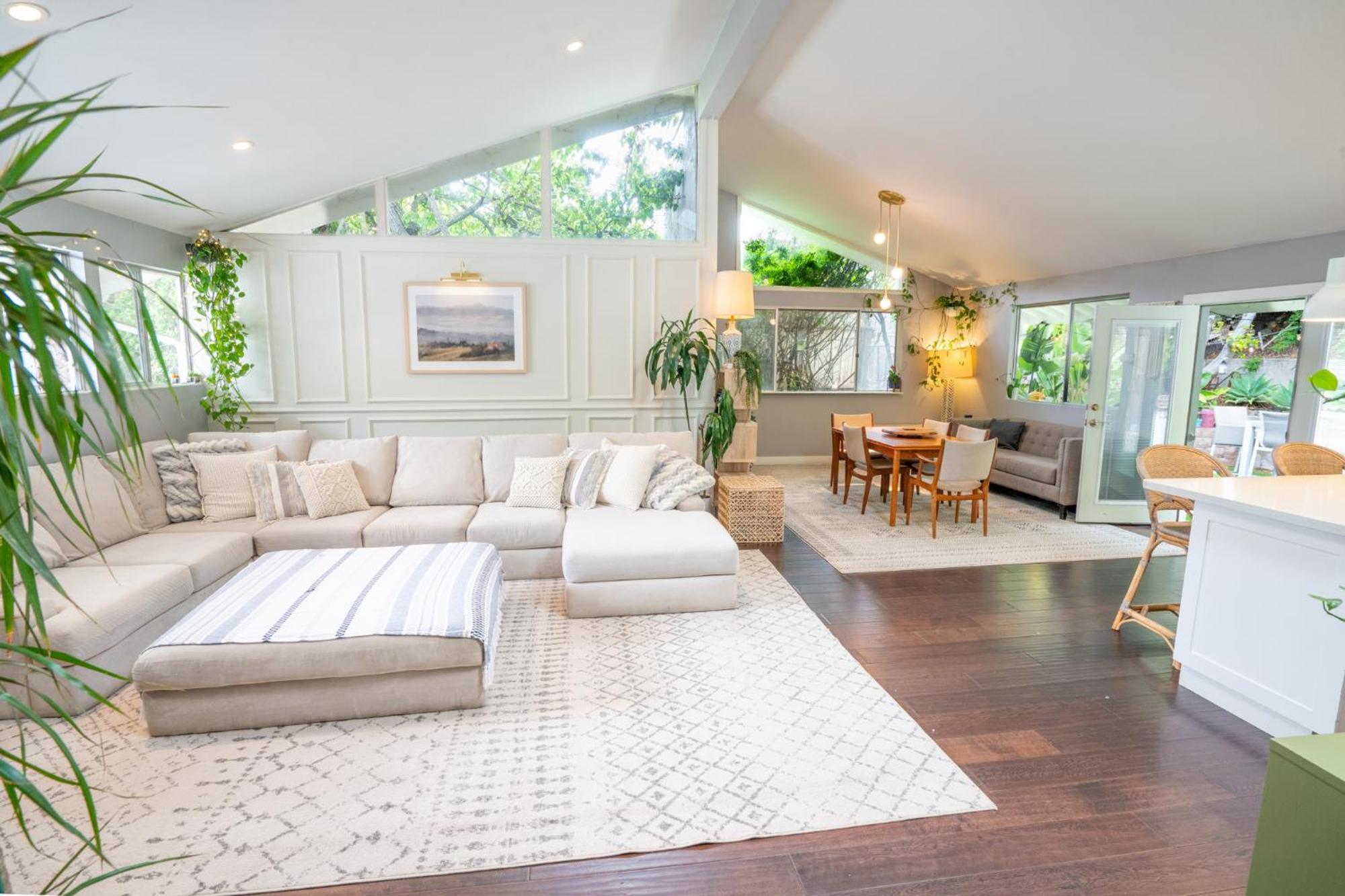 Large House With Jacuzzi, Backyard, Sauna & Ping Pong Holiday home