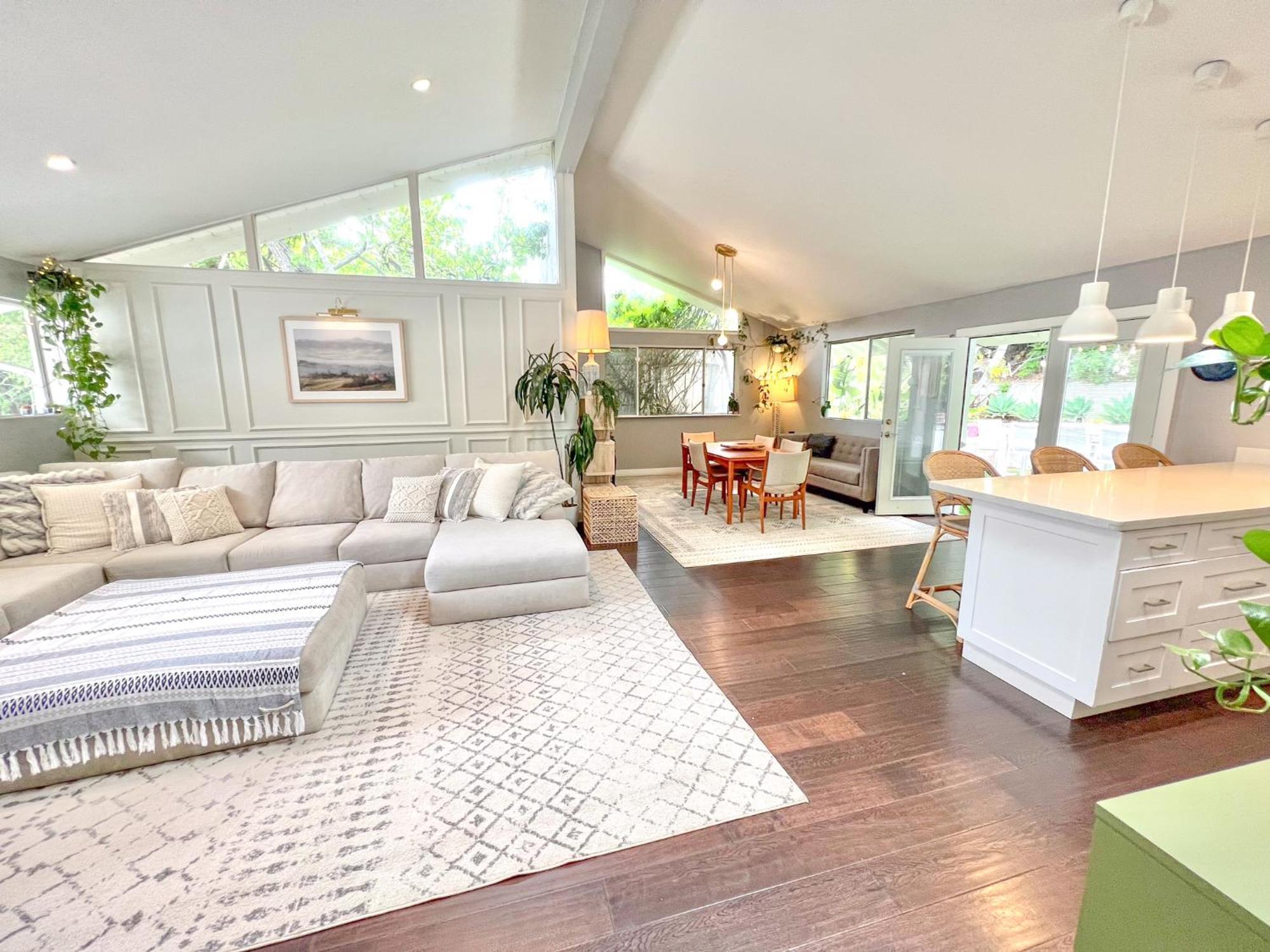 Large House With Jacuzzi, Backyard, Sauna & Ping Pong