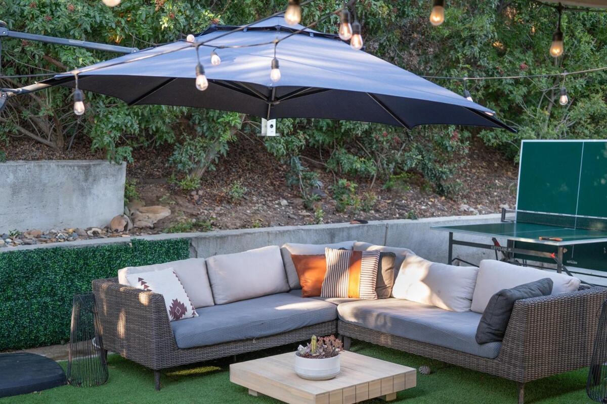 Large House With Jacuzzi, Backyard, Sauna & Ping Pong Holiday home *