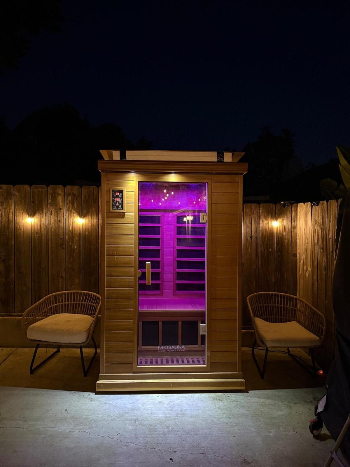 Large House With Jacuzzi, Backyard, Sauna & Ping Pong San Diego